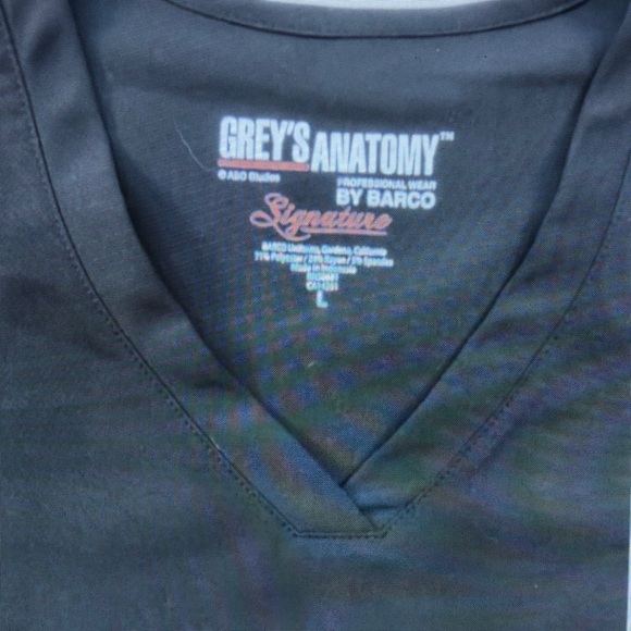 Grey's Anatomy Women's Charcoal V-Neck Tee - Picture 2 of 3